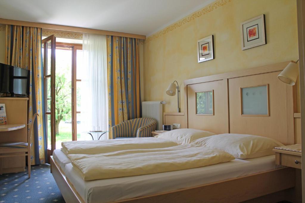 Ferienhotel Herzog Neumarkt am Wallersee Room photo