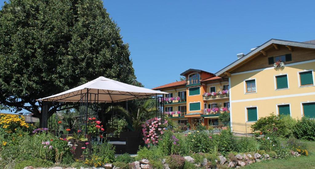 Ferienhotel Herzog Neumarkt am Wallersee Exterior photo
